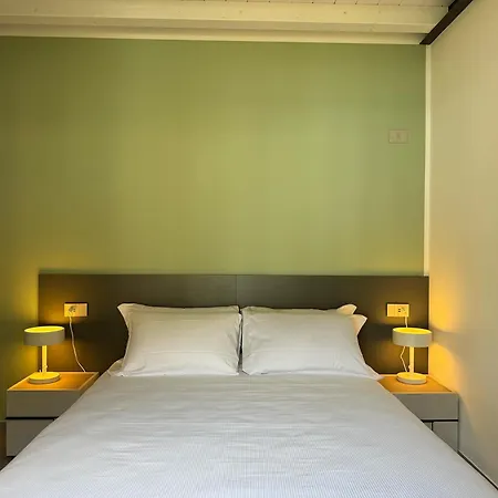 Urban Living בית הארחה קומו