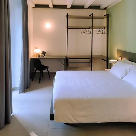 Urban Living בית הארחה 3*