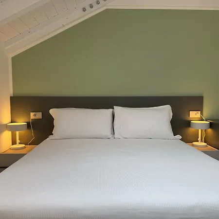 Urban Living בית הארחה 3*