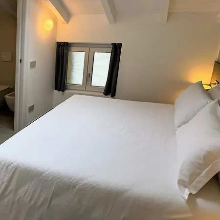 Urban Living בית הארחה